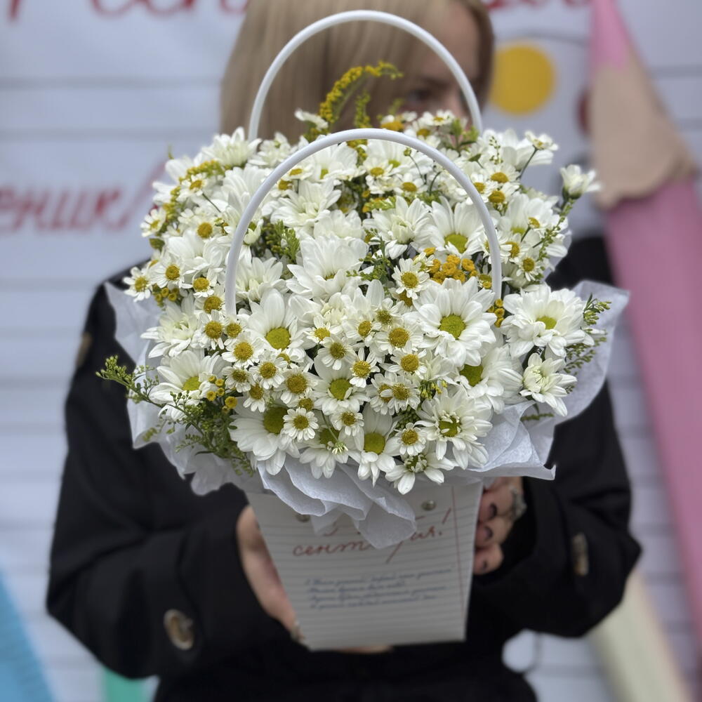 Сумочка с хризантемой и ромашками / цветы Уфа