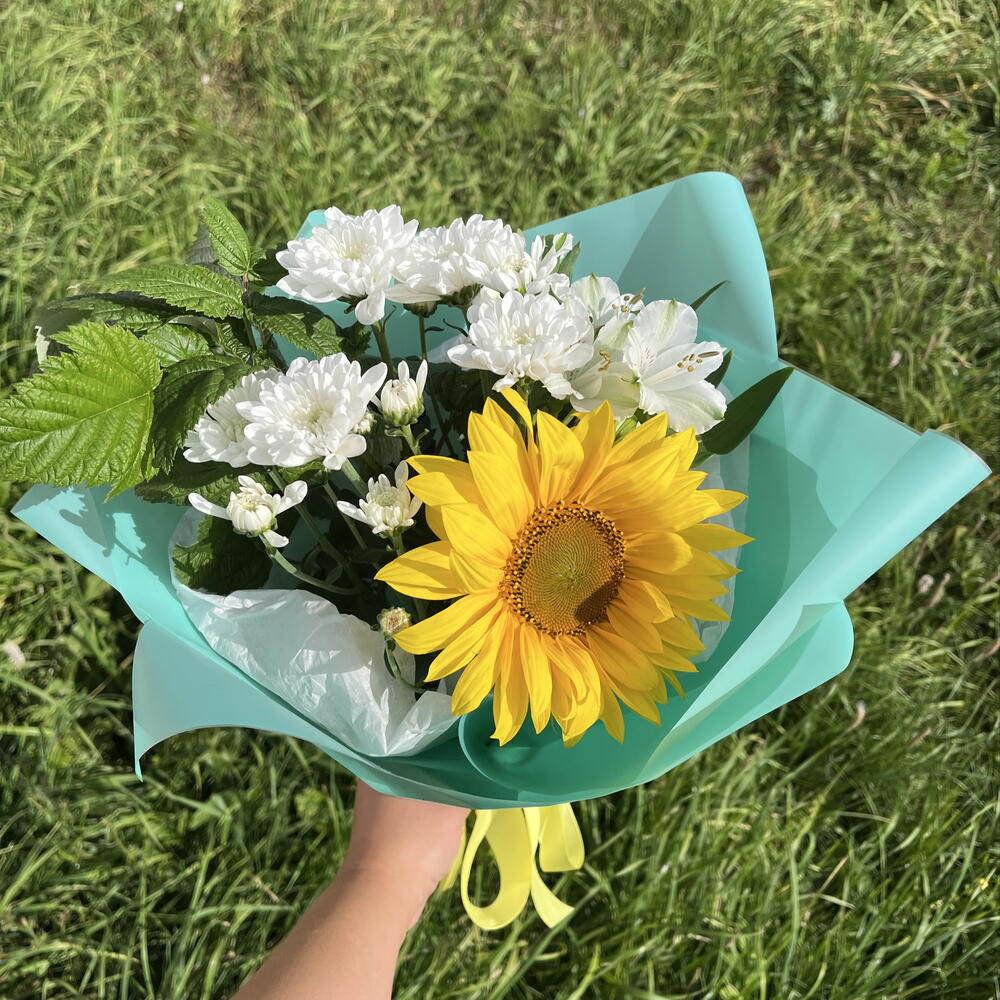 Подсолнух с хризантемой и альстромерией 🍁🎒💐« школьная пора »