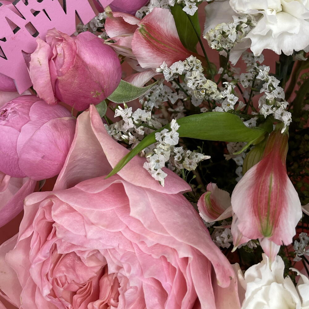 1 сентября! Букет из диантуса, розы, лимониума и альстромерии с топпером 💐