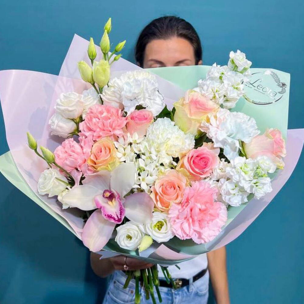 Букет Орхидеи и розы Всегда прекрасный. Авторский букет 564. Leoraflowers