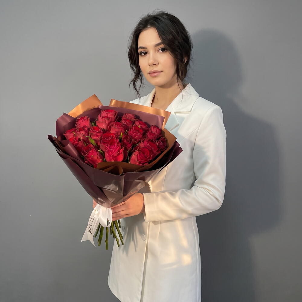 21 роза Мадам Ред