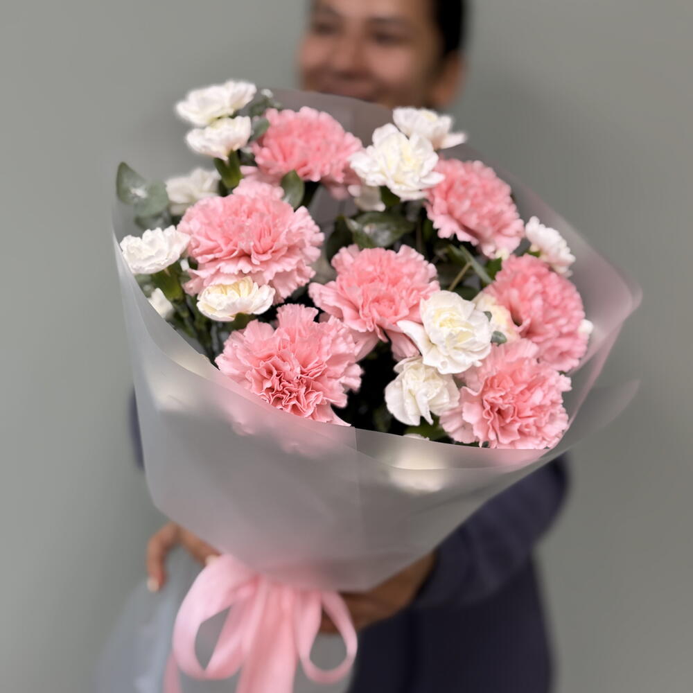 Стойкий букет «Утро в саду мадам Клэр🌸» из диантусов 💐