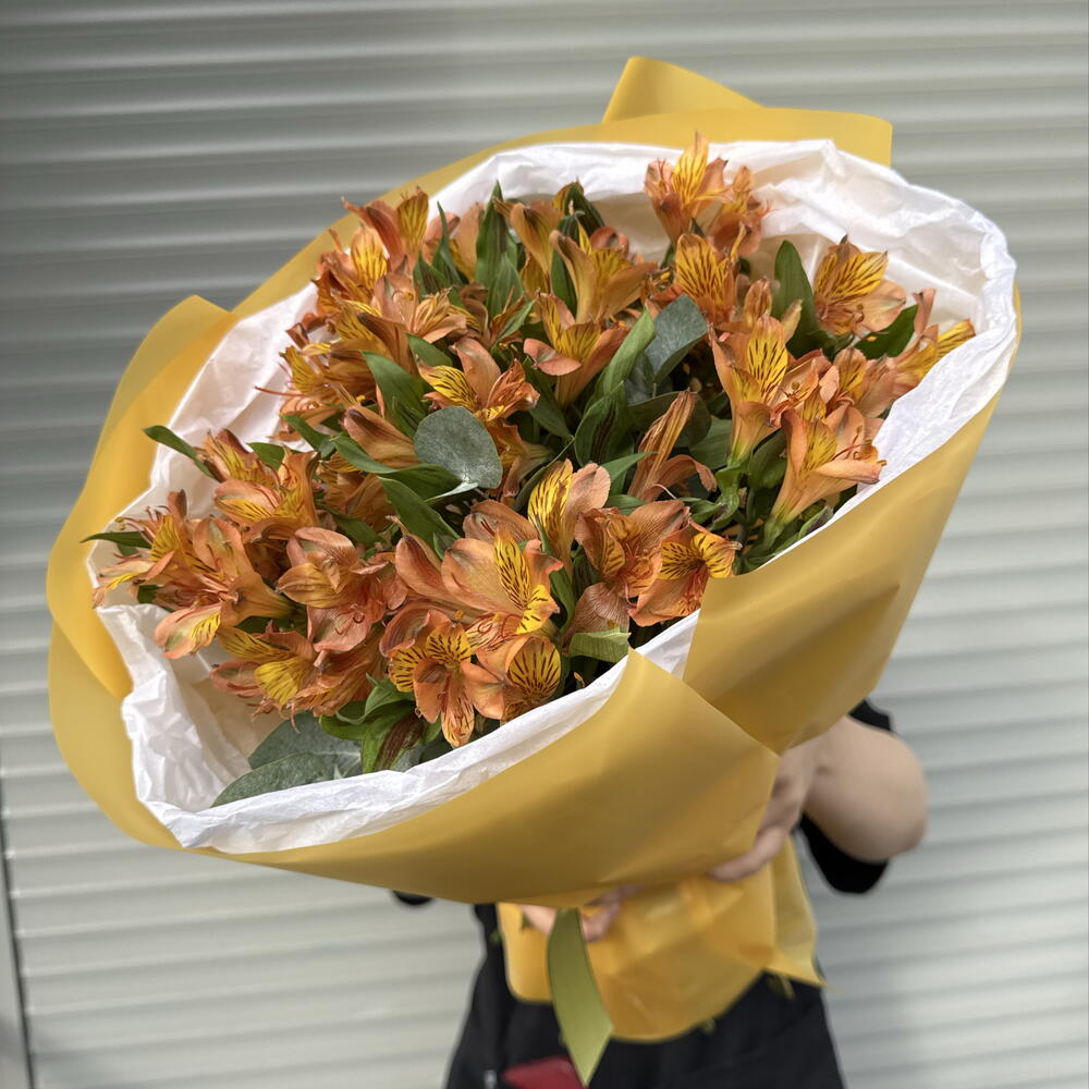 Букет-комплимент 🍊из апельсиновых альстромерий