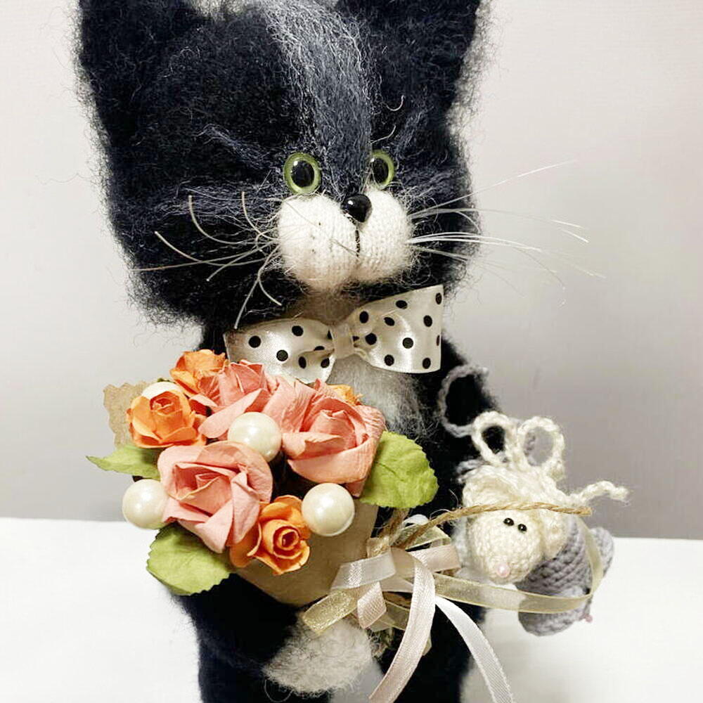 Котик с подарками