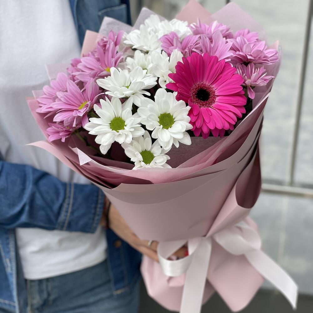 Bouquet of Summer memories made of chrysanthemum and gerbera