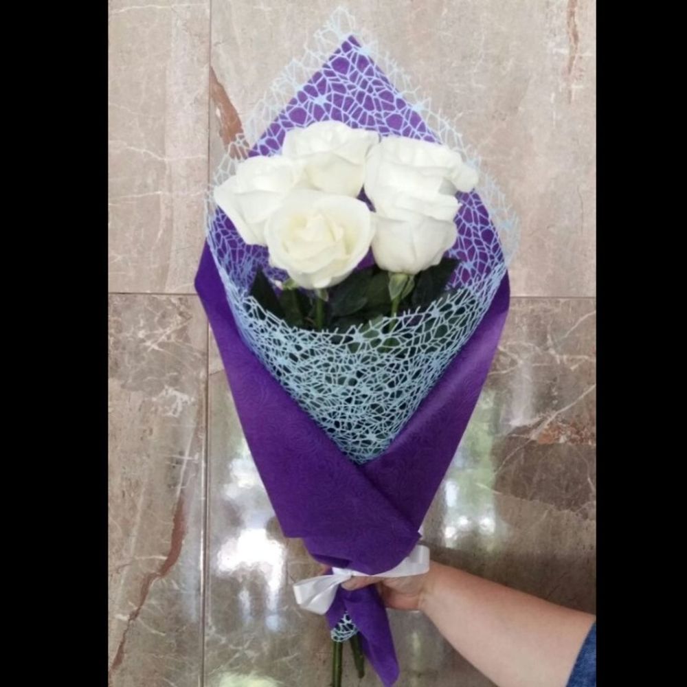 Bouquet of 5 white roses