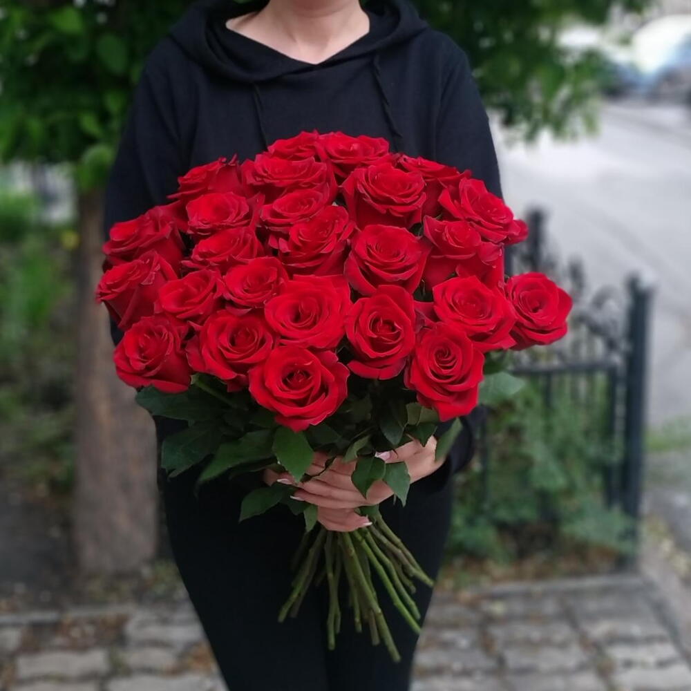 25 алых роз 🌹