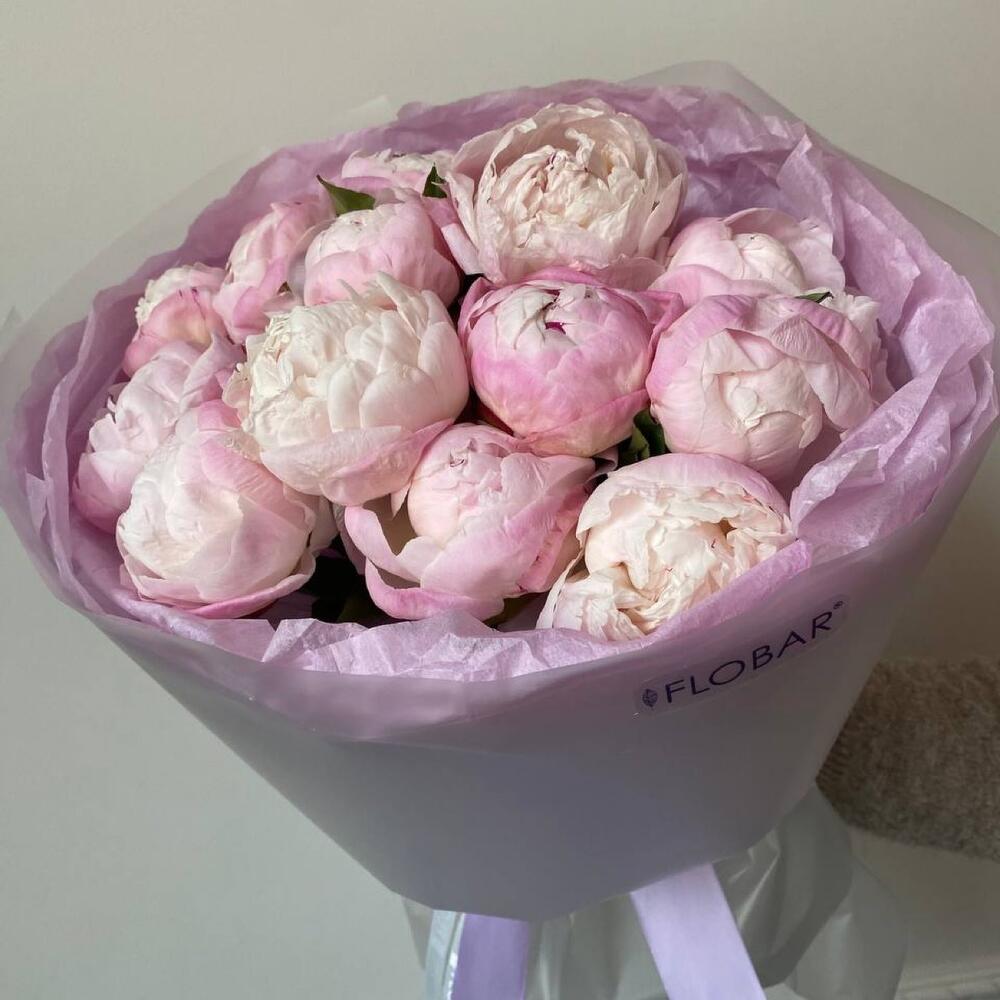 15 розовых пионов