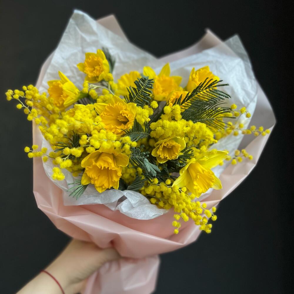 Букет с ароматной мимозой и нарциссами, Flowers & Gifts Saint ...