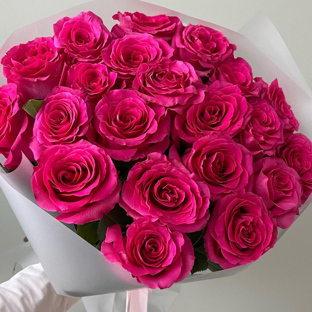 25 розовых  роз