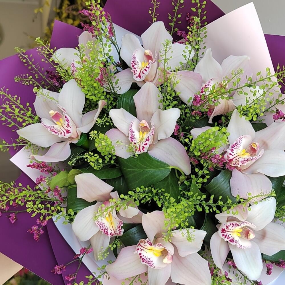 White orchid bouquet n30