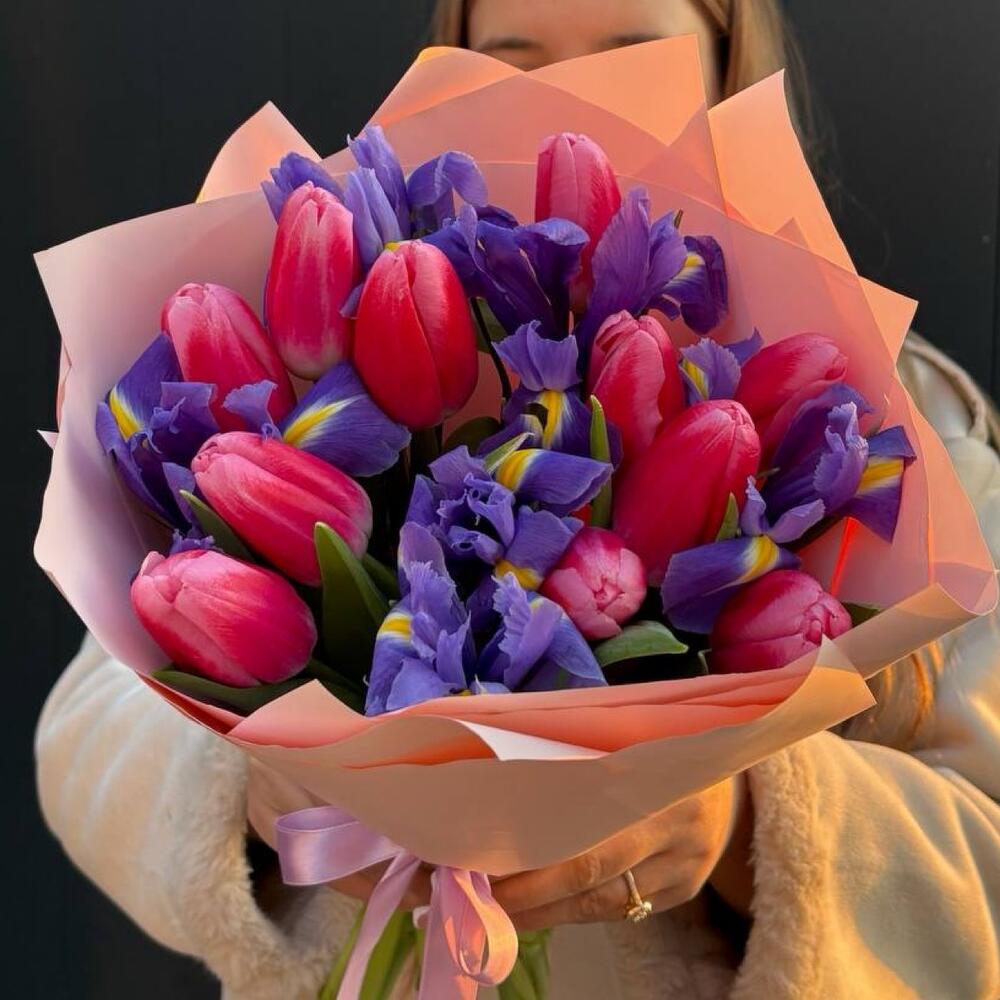 Тюльпаны и ирисы 🌷🌷🌷