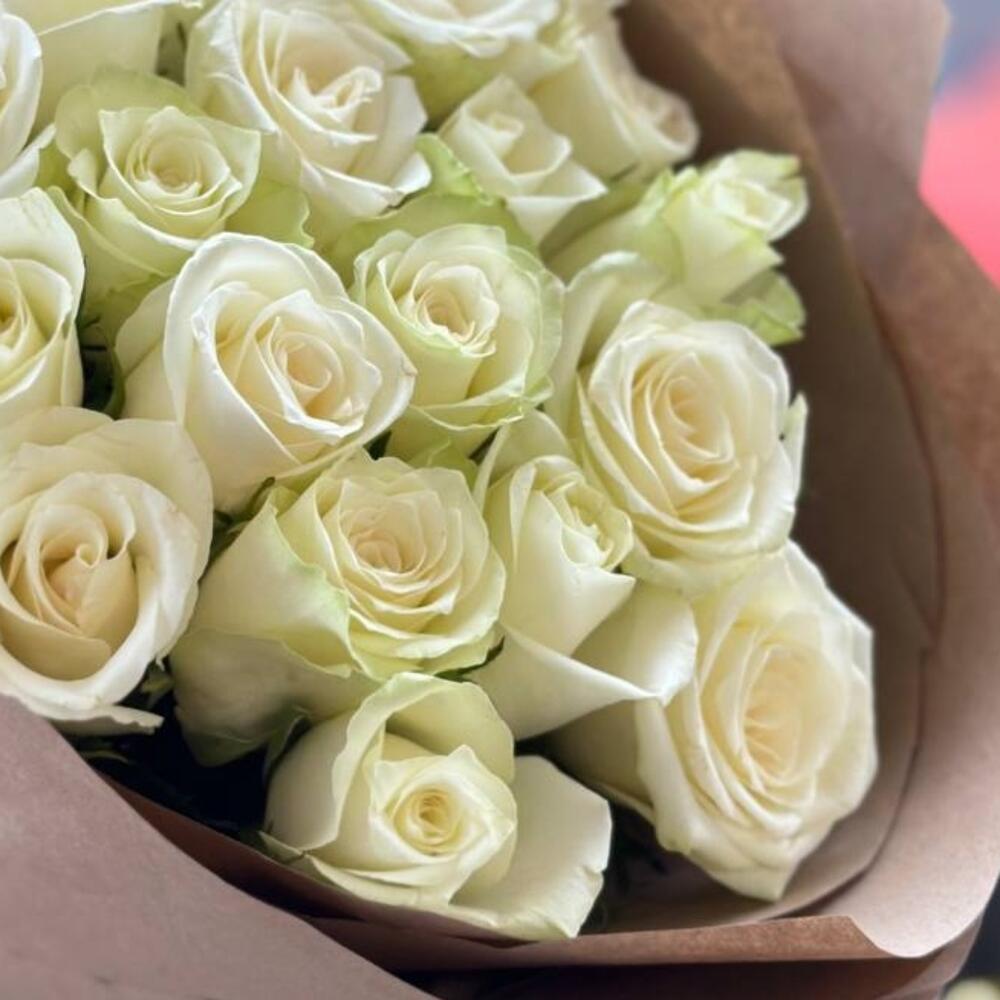 Bouquet of white roses
