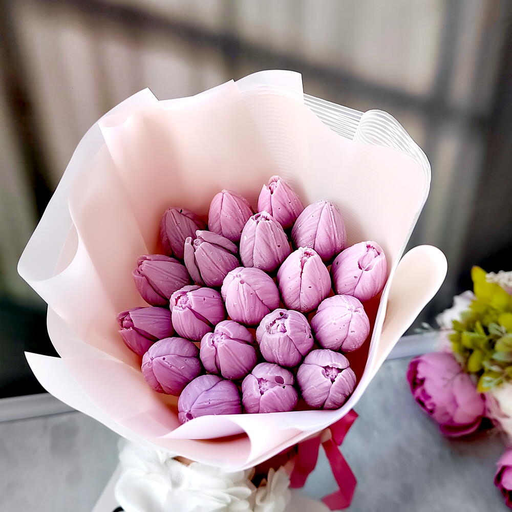 Букет из лавандовых шоколадных тюльпанов For mom