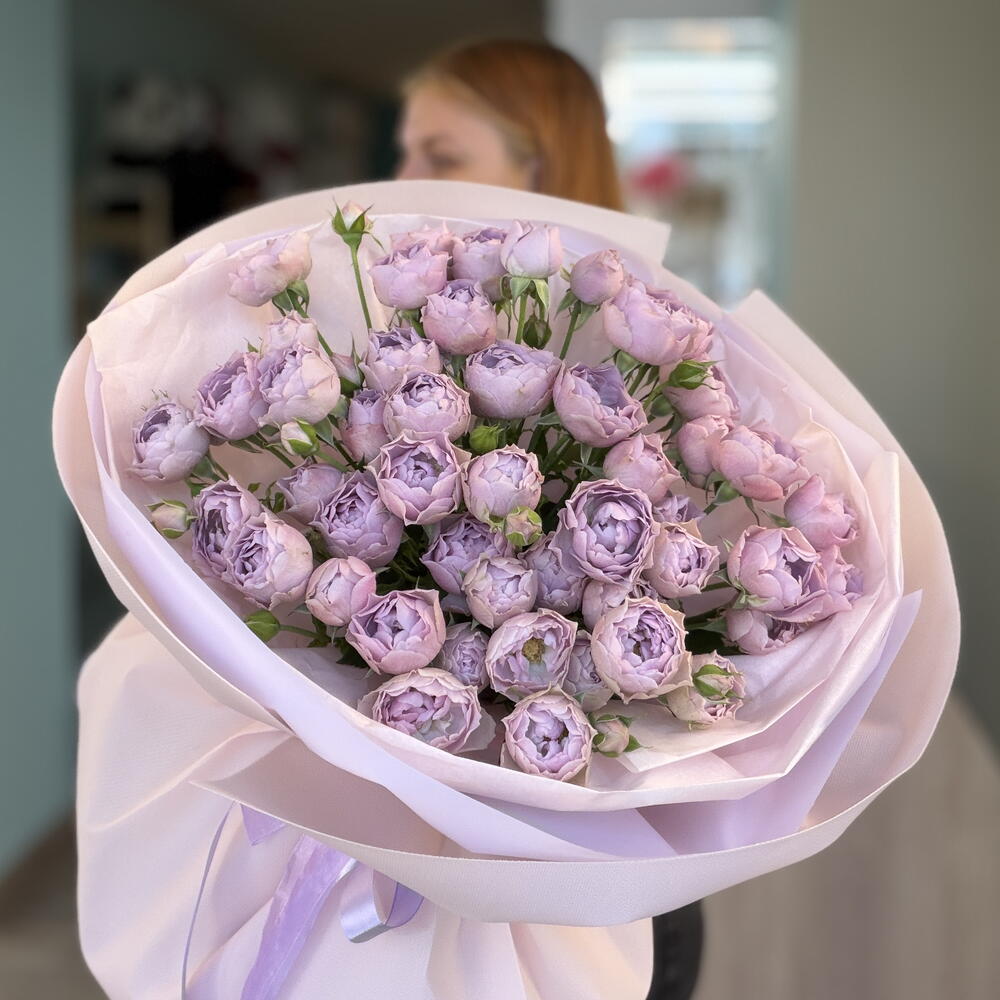 Букет кустовых пионовидных роз 💜