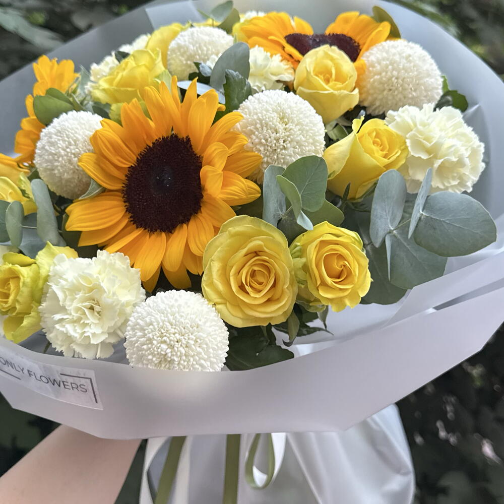 Подсолнухи, хризантемы, розы