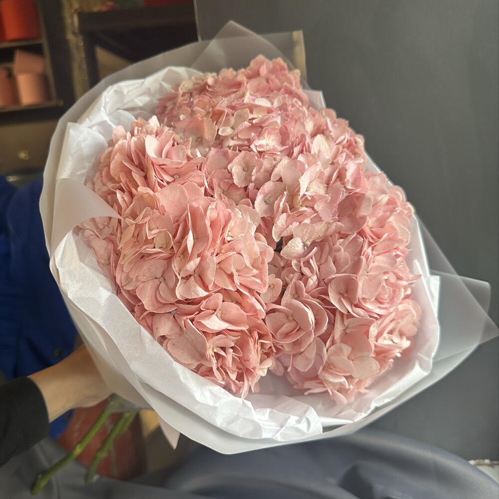 Букет розовых гортензий