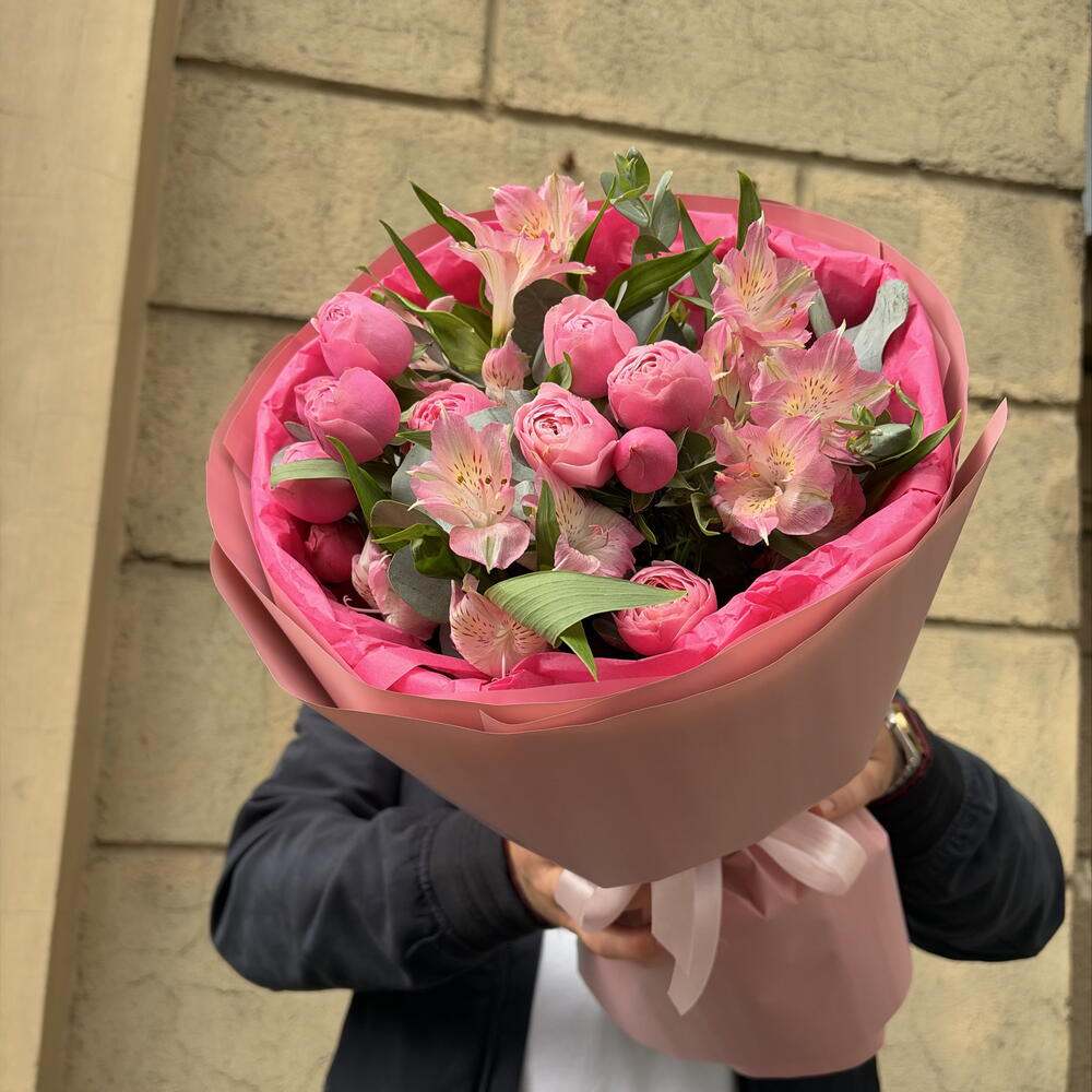 Букетик 🩷🌸«Момент восторга» 😍из пион роз с альстромерией