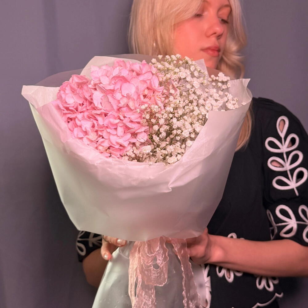 Букет (S) :  с гортензией и гипсофилой💕