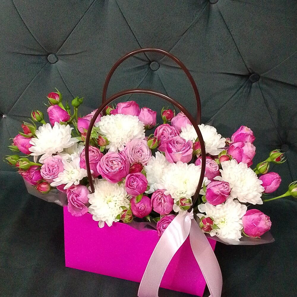 Композиция в сумочке с пионовидными розами 🌹