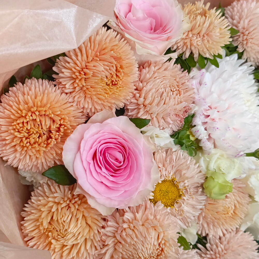 Букет с астрой, эустомой, и розой 🌹
