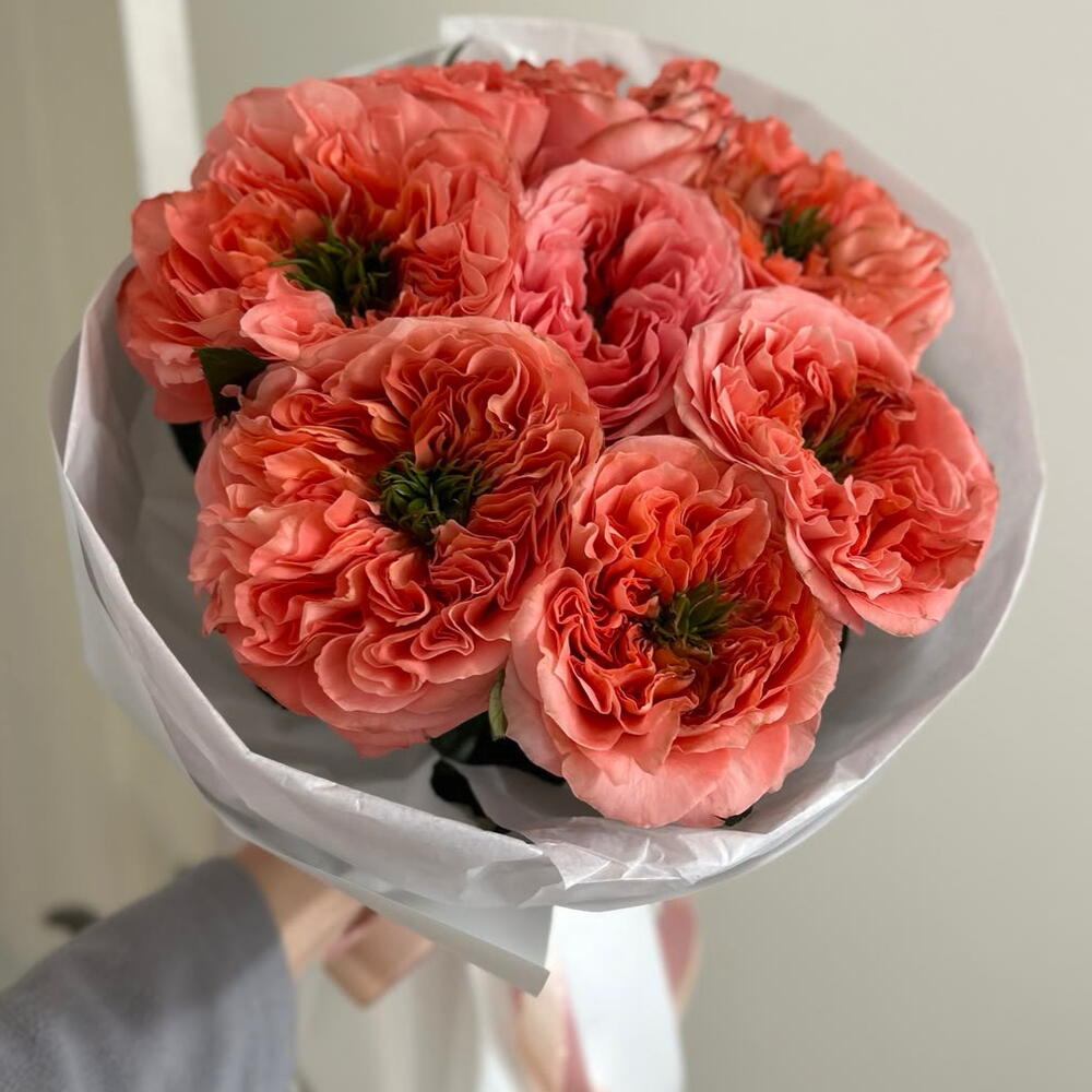 Яркий букет «Солнечный пион 🌸» из роз сорта Мандарин в стильной упаковке