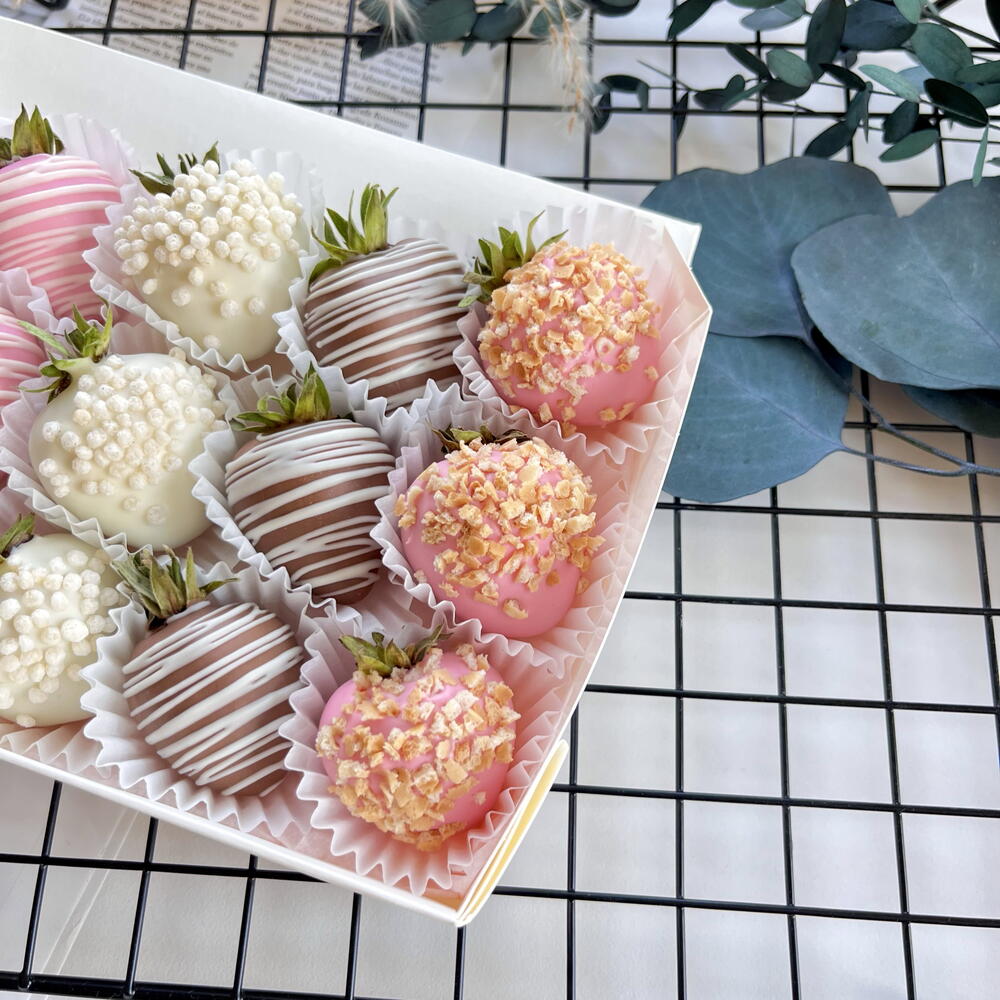 Клубника в шоколаде 15 ягод микс ХИТ