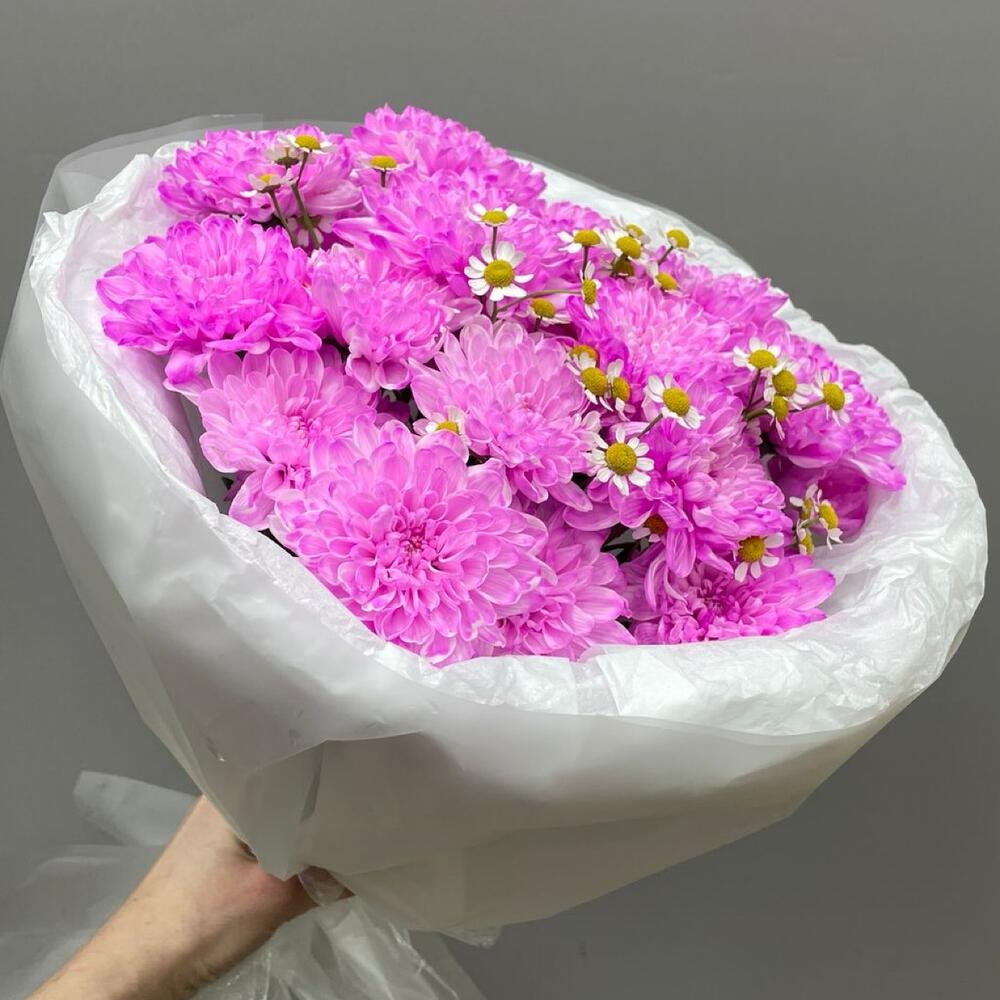 Моно букет из розовой хризантемы с ромашкой 😘