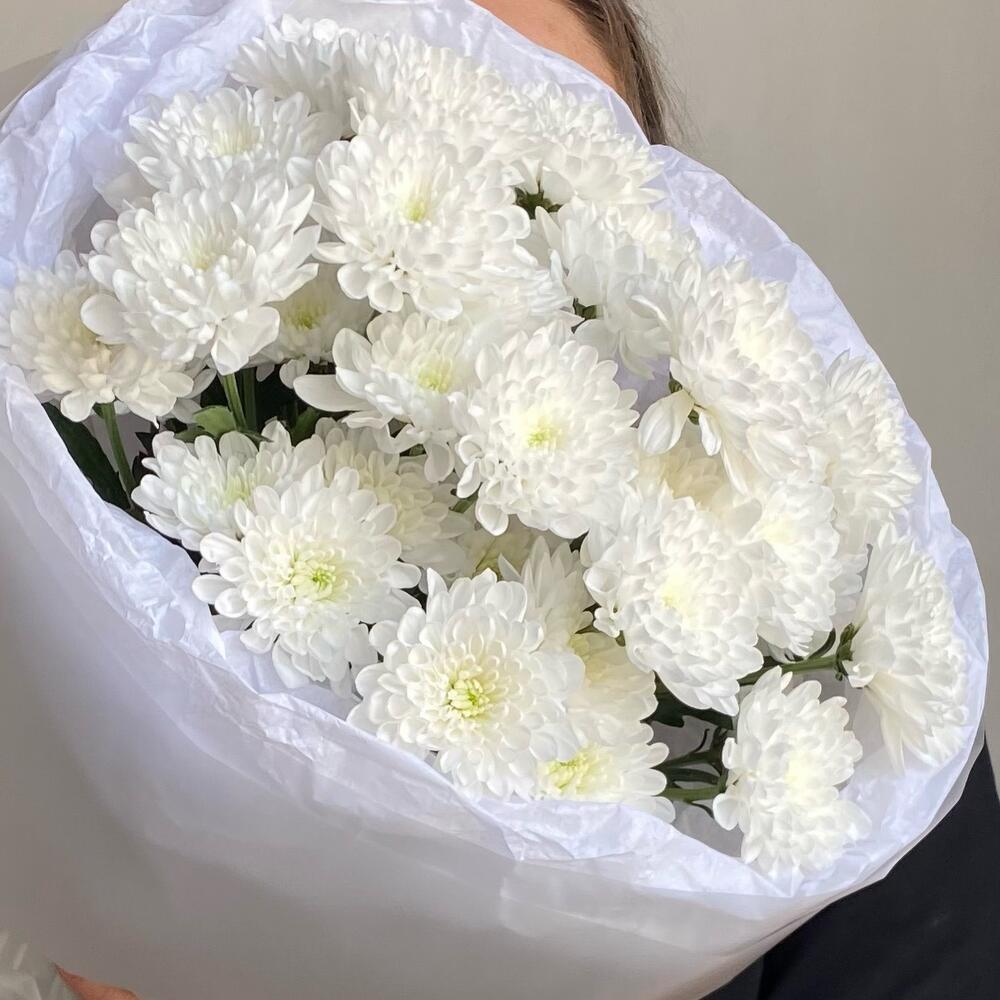 Букет из белых хризантем