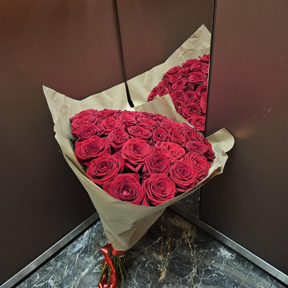 Розы алые