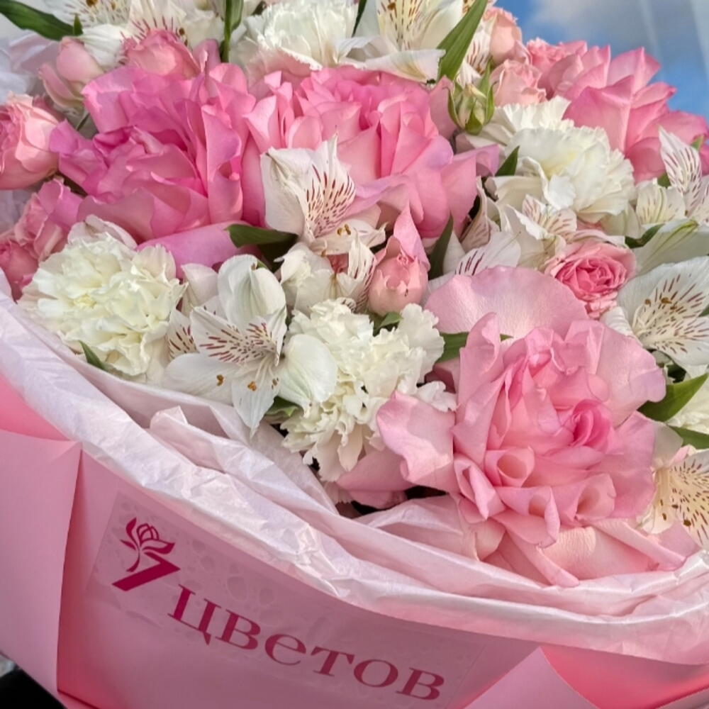 Букет нежный розовый сборный (французская роза, альстромерия, диантусы)