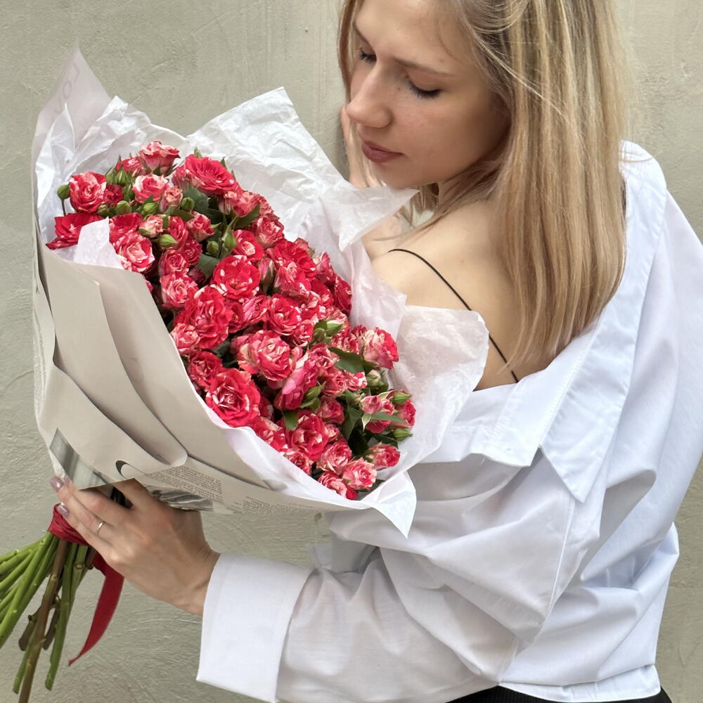 Стильный большой букет из кустовых мраморных роз ♥️