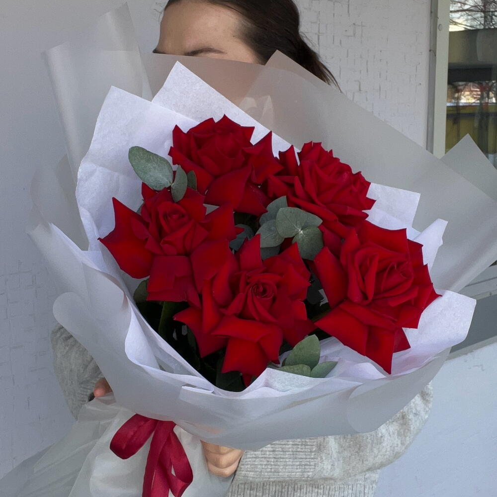 Красные ажурные розы