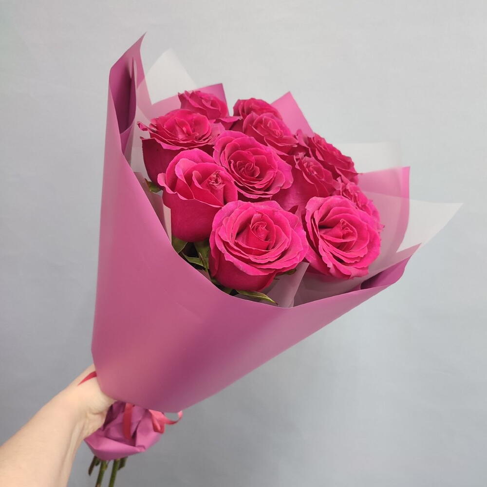 11 малиновых роз