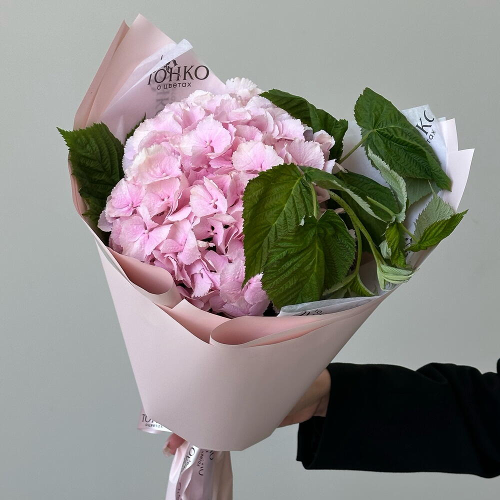 Букет с гортензией и малиной 🌸