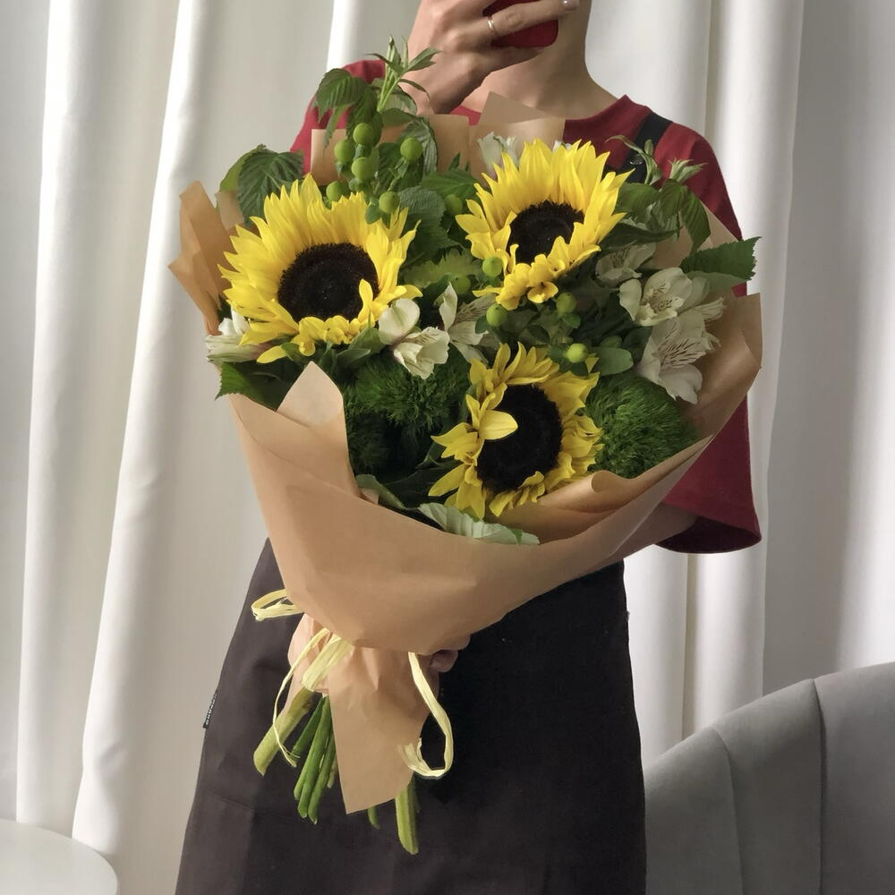 Летний букет с подсолнухами