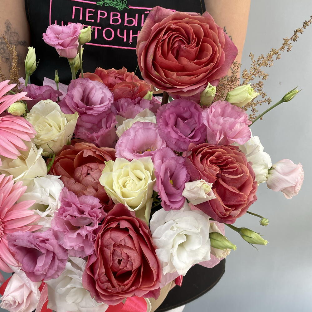 Экзотическая композиция с герберой и антуриумом