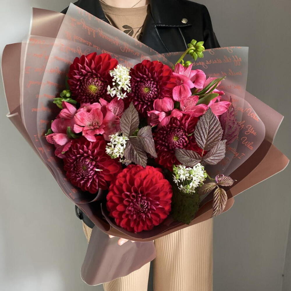 Ягодный букет с георгинами,альстромерией,аллиумом🌺