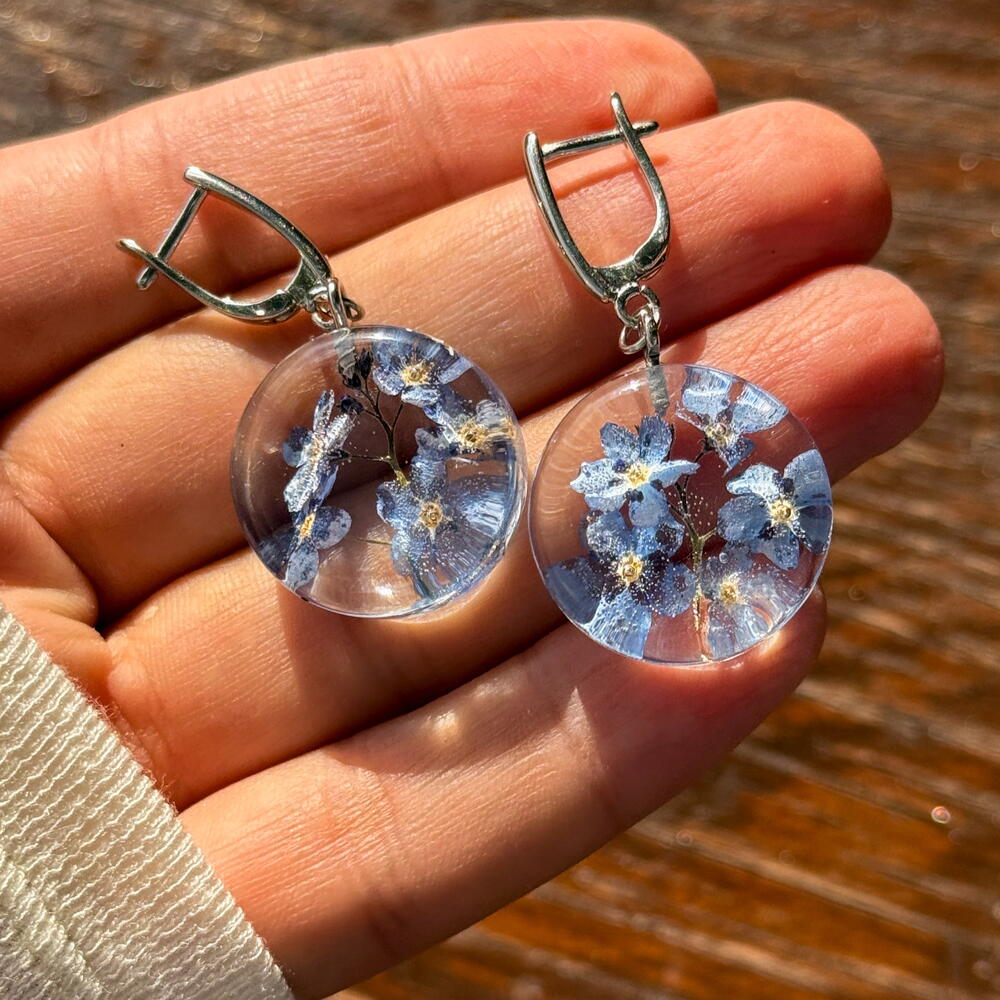 Серьги круглые из незабудки