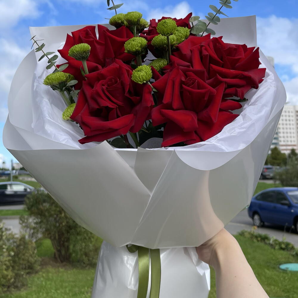 Букет с французской розой и эвкалиптом