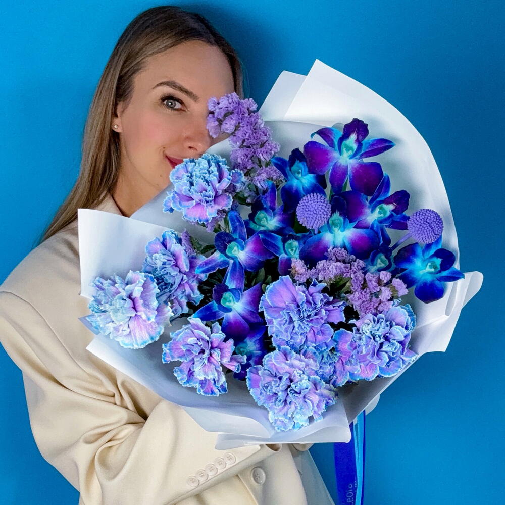 El ramo es un cumplido Cósmico. Orquídeas Cosmos y Dianthus. Ramo de Autor 507 leora Flowers casa de moda floral