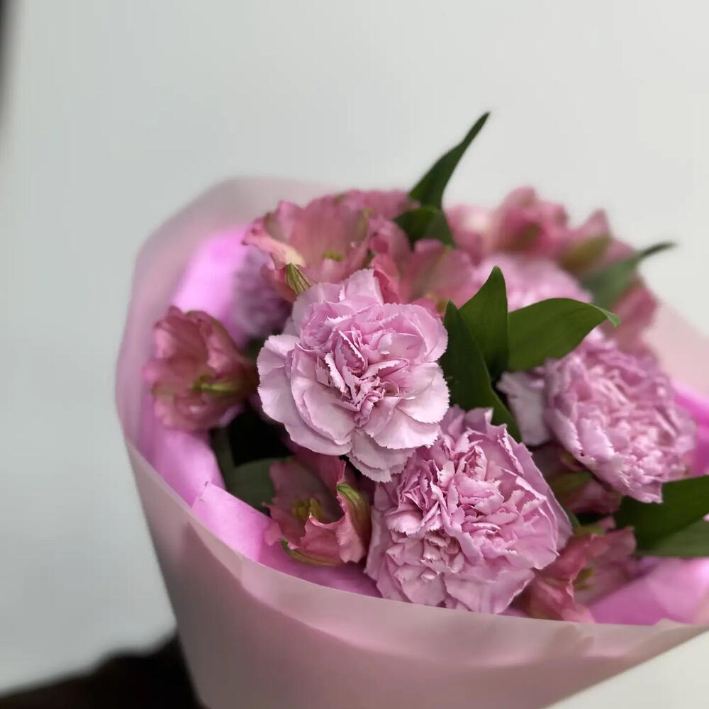 Альстромерии и диантусы💗