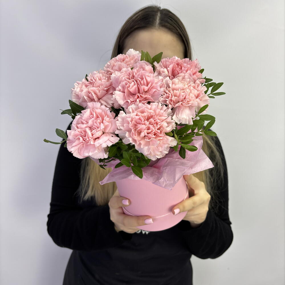 Комплимент из розовых диантусов в коробке