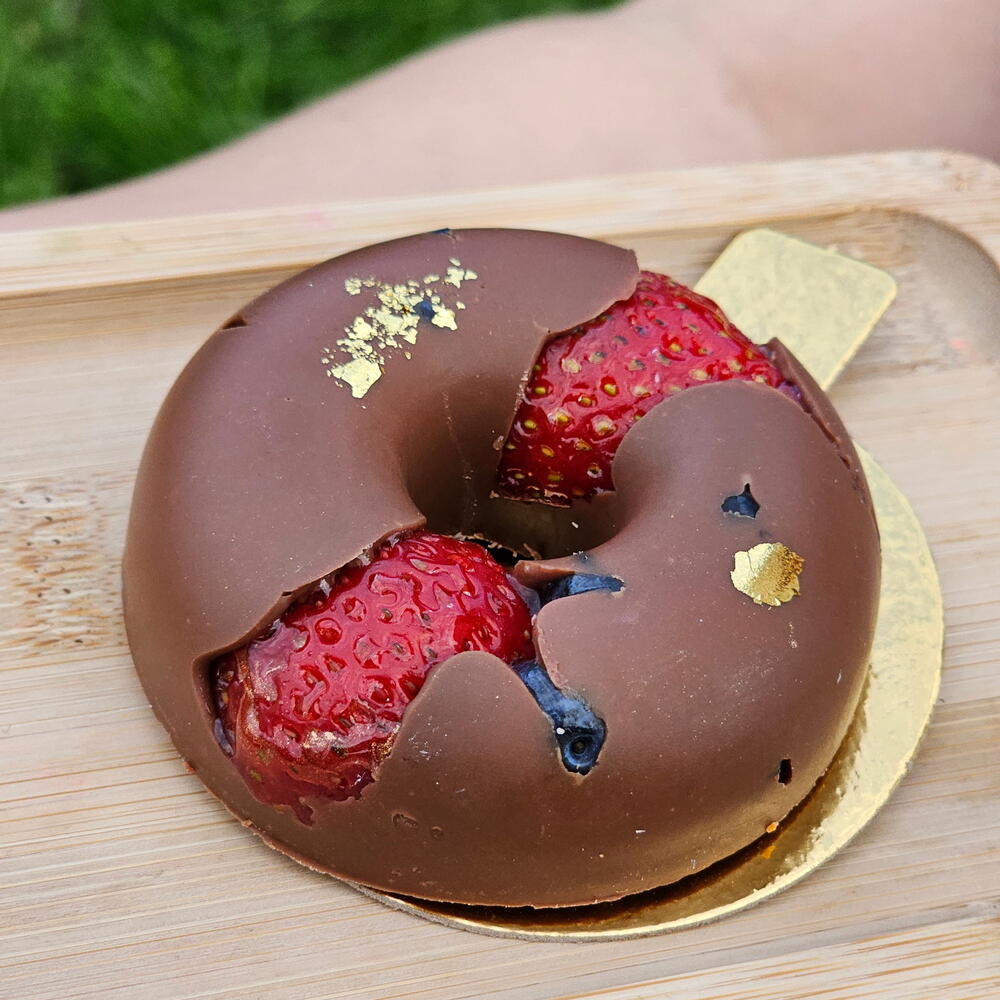 Пончики клубника-голубика-шоколад🍓🫐🍫