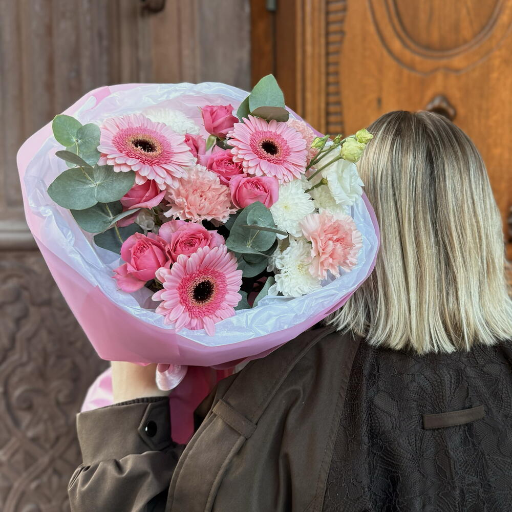 Букет пышный «Маленькое счастье💗» с герберами и кустовой розой