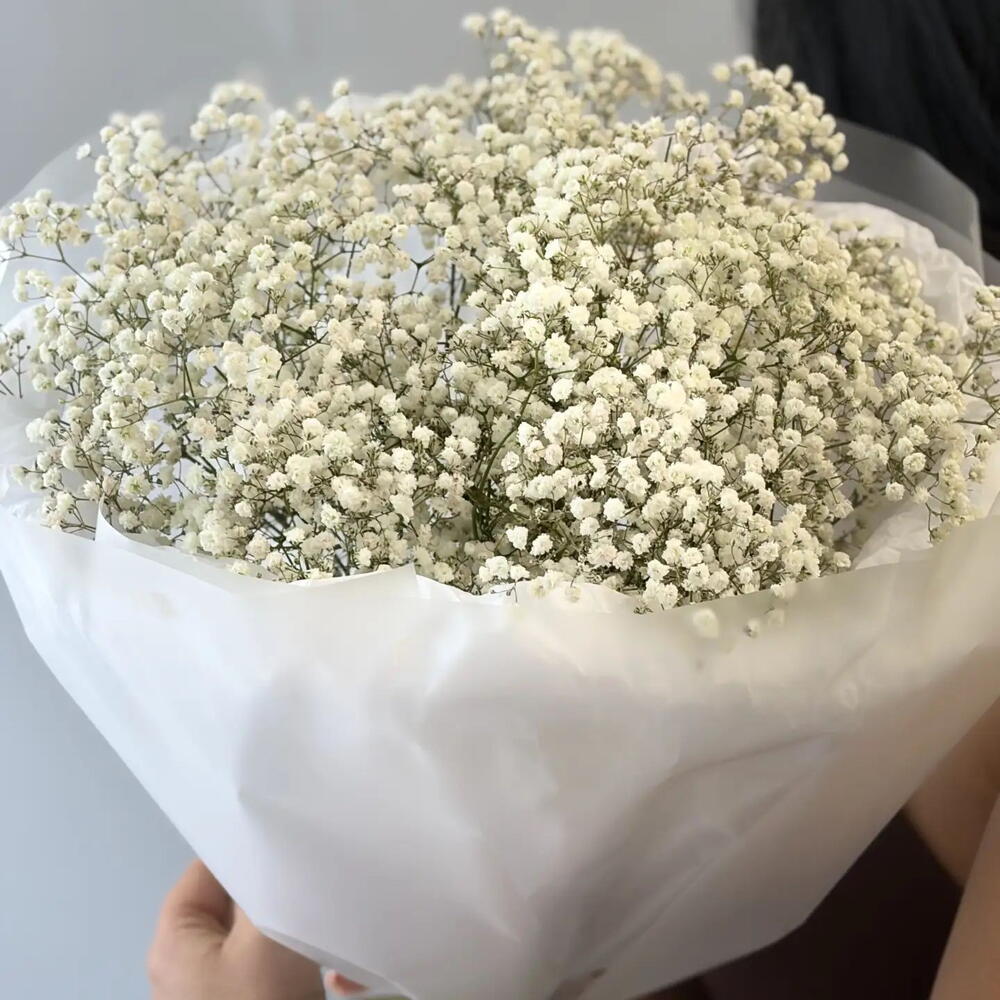 Монобукет из белой гипсофилы в белой матовой круглой упаковке/Цветы Уфа/Доставка  Уфа