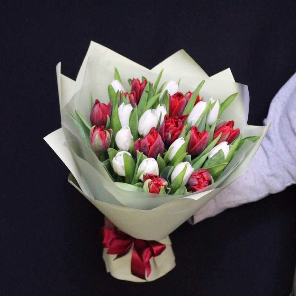 Mono bouquet 61 из 25 Тюльпанов сортов royal virgin и red princess