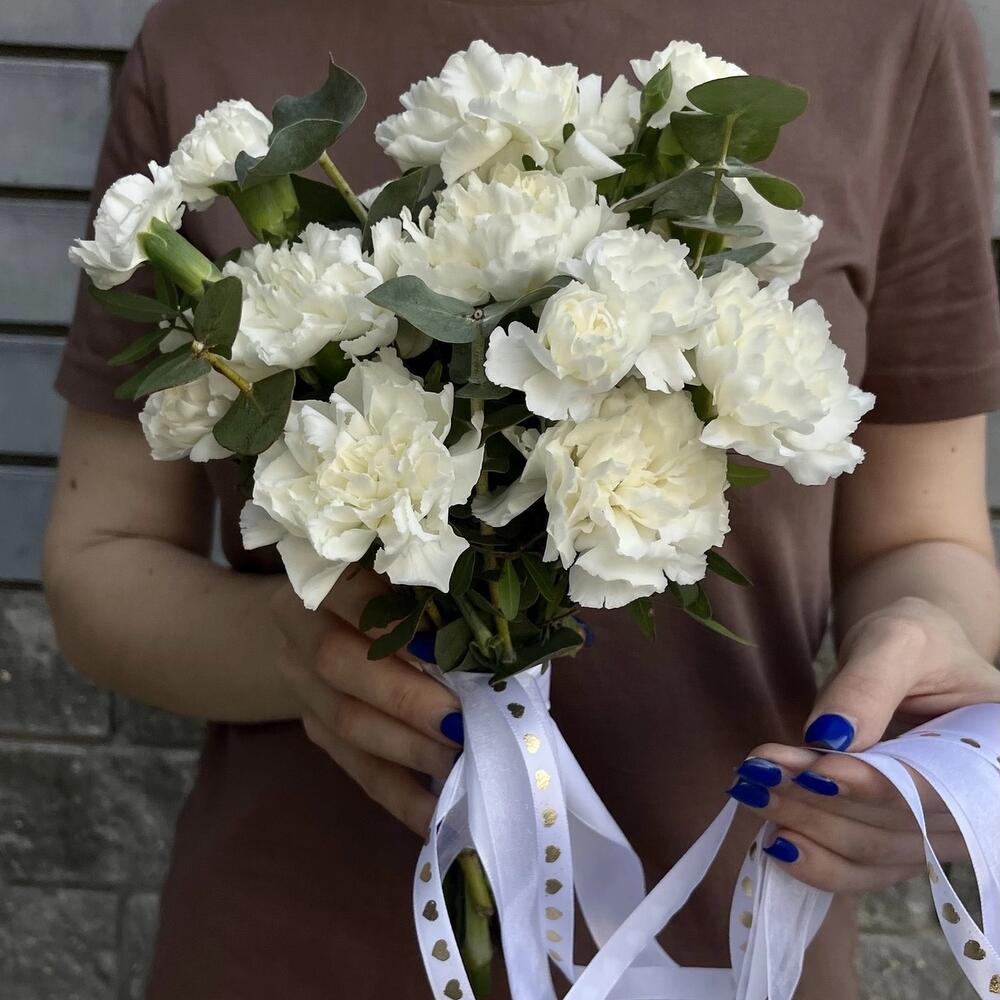 Свадебный мини-букетик из гвоздик
