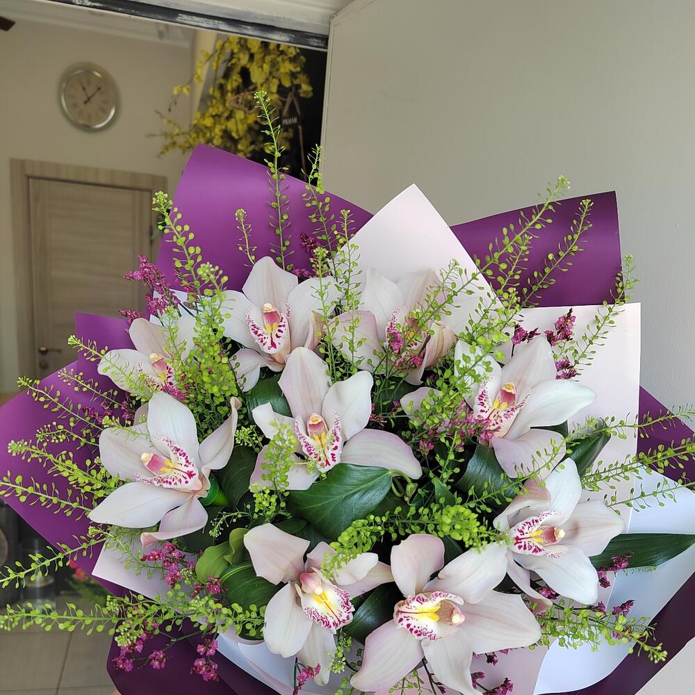 White orchid bouquet n30