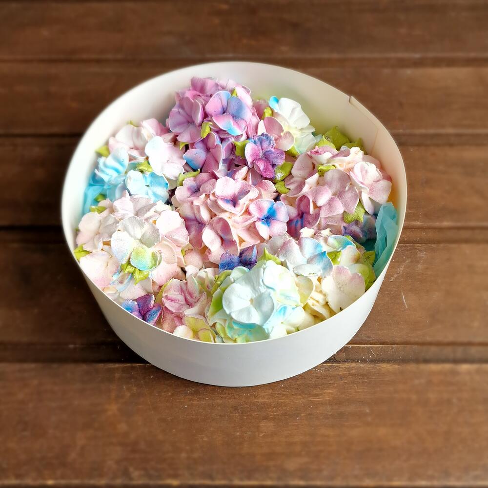 Marshmallow hydrangeas in a box d20